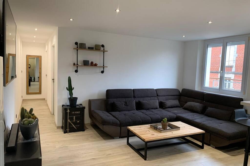 Appartement De Adrien Garage Prive Charleville-Mezieres Ngoại thất bức ảnh